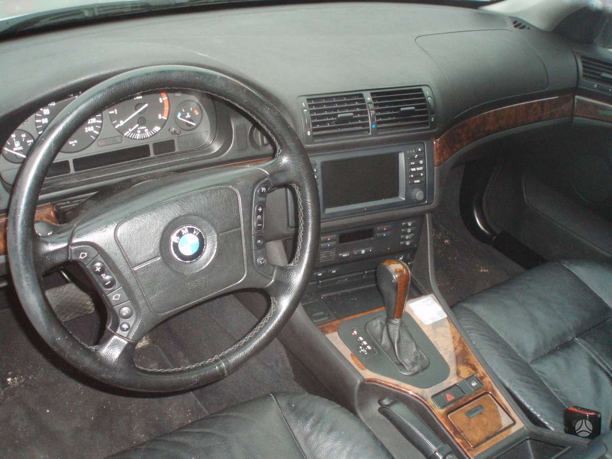 BMW 525 rezerves daļās. Dalimis