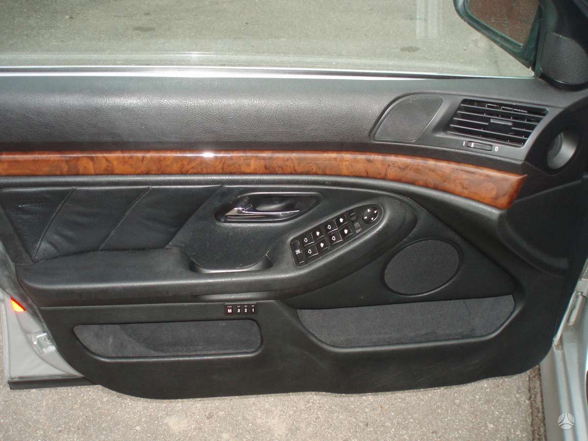 BMW 525 rezerves daļās. Dalimis