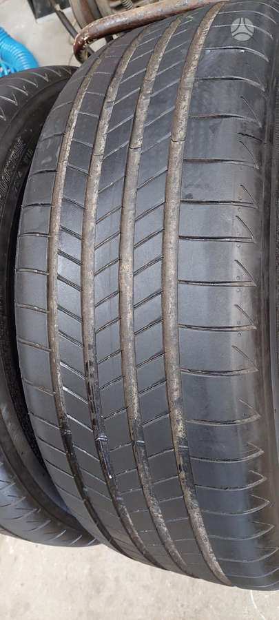 Bridgestone, vasaras 235/45 R21