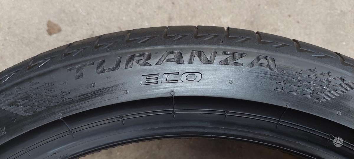 Bridgestone, vasaras 235/45 R21
