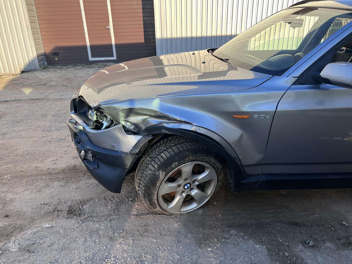BMW X3 dalimis