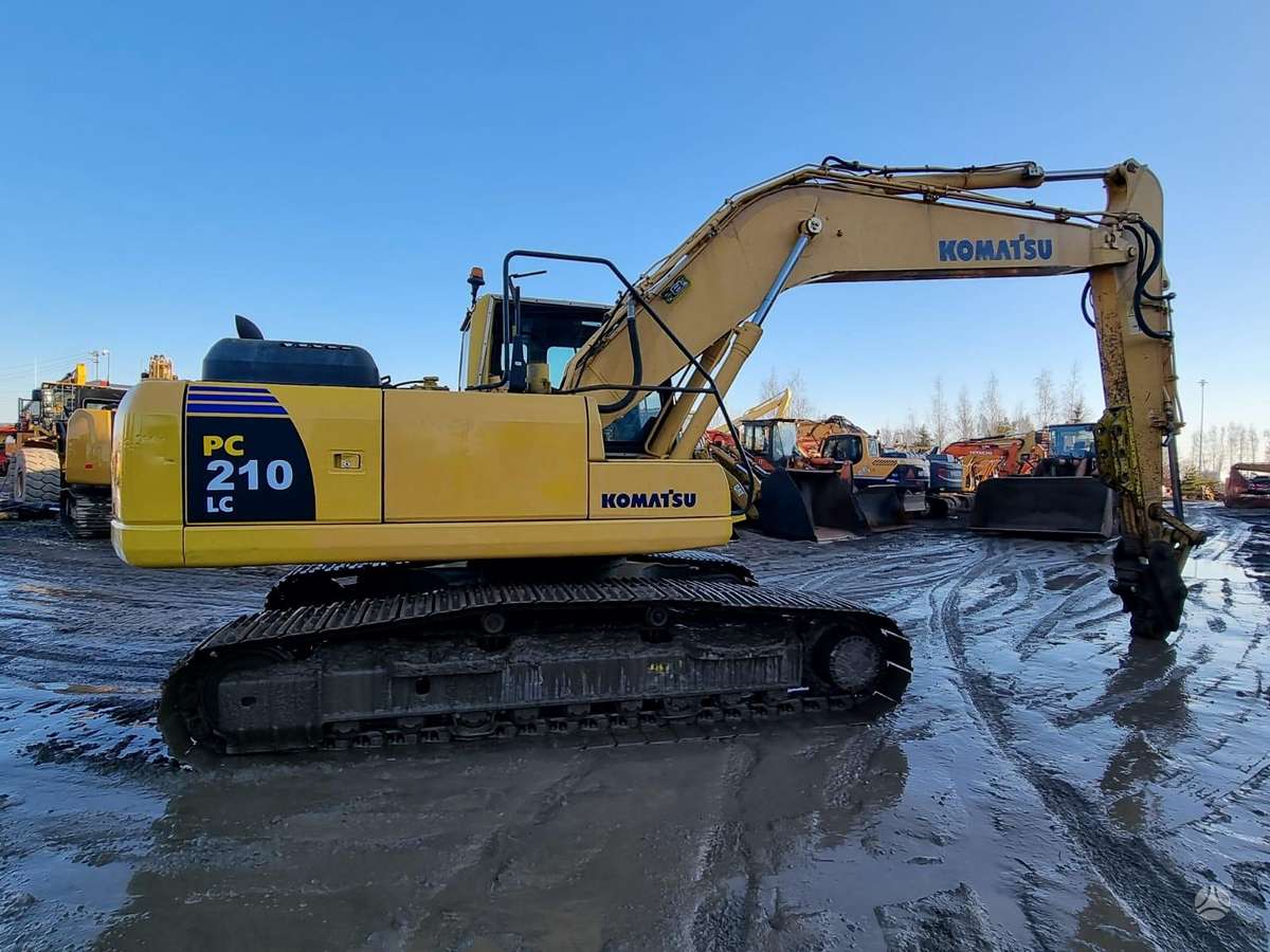 Komatsu PC210LC-8, excavator