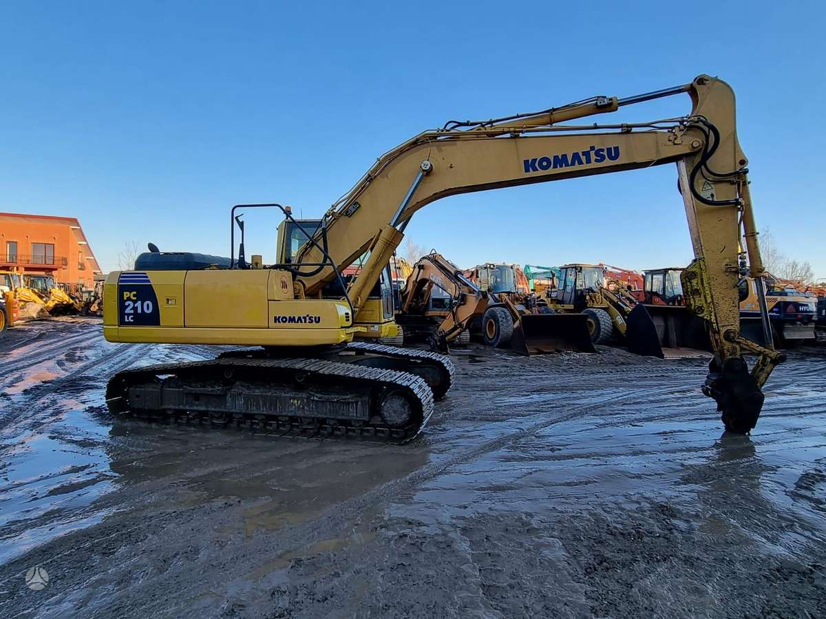 Komatsu PC210LC-8, excavator