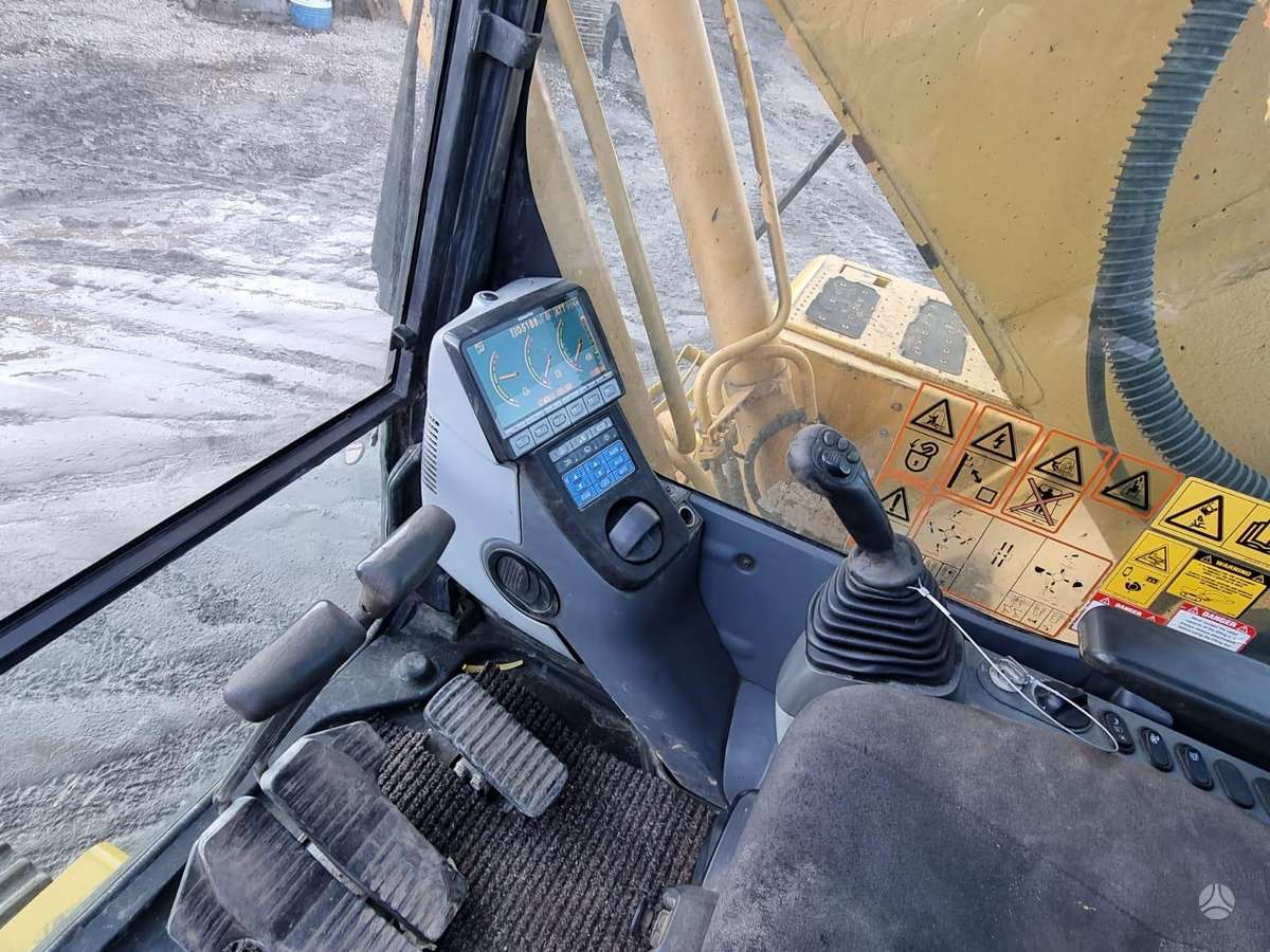 Komatsu PC210LC-8, ekskavatori