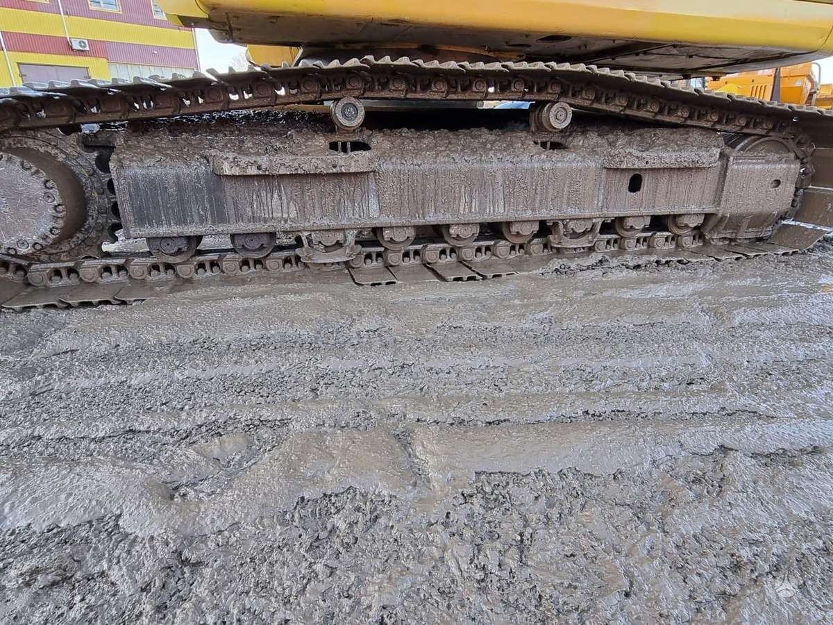 Komatsu PC210LC-8, excavator