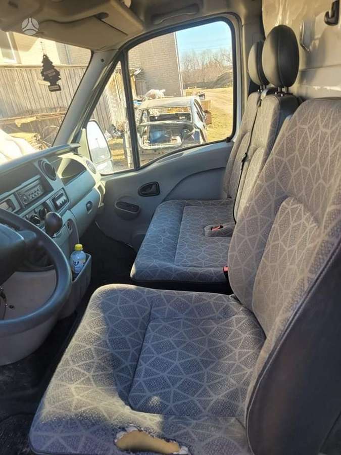 Renault Master, preču