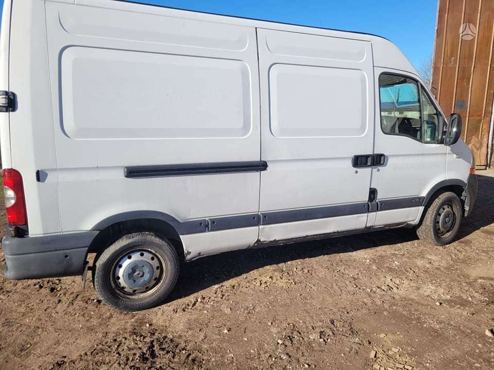 Renault Master, preču
