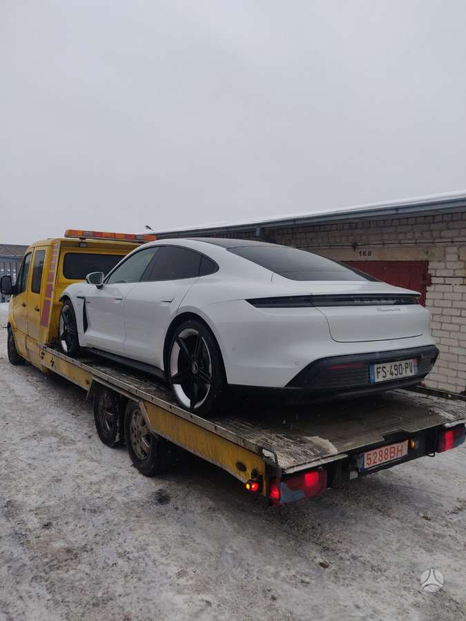 Technine pagalba kelyje. Traliukas Kaune