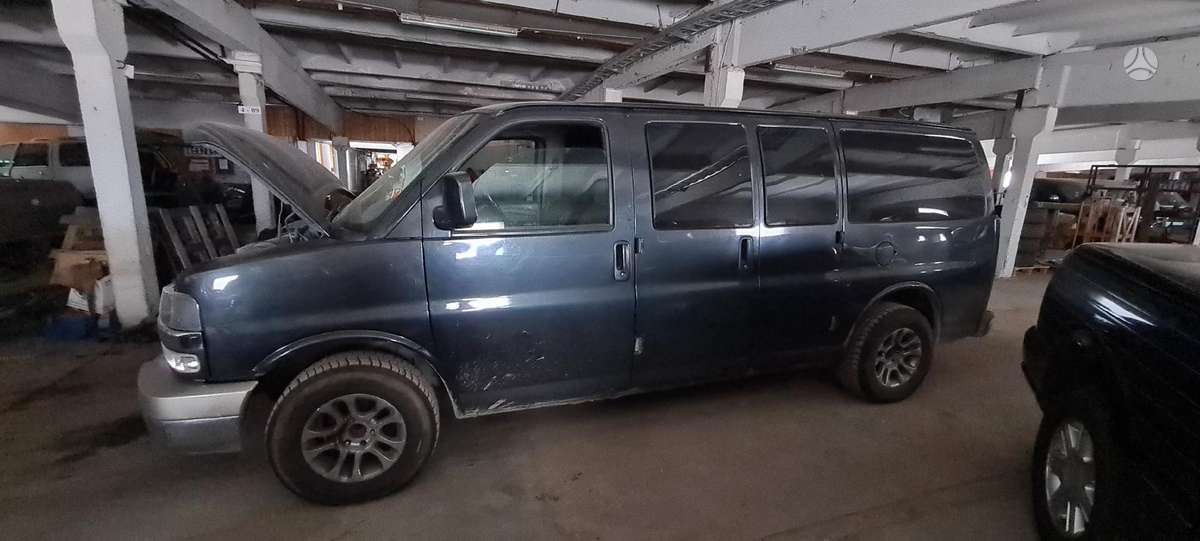 GMC Savana dalimis