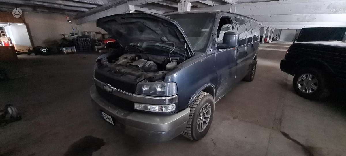GMC Savana dalimis