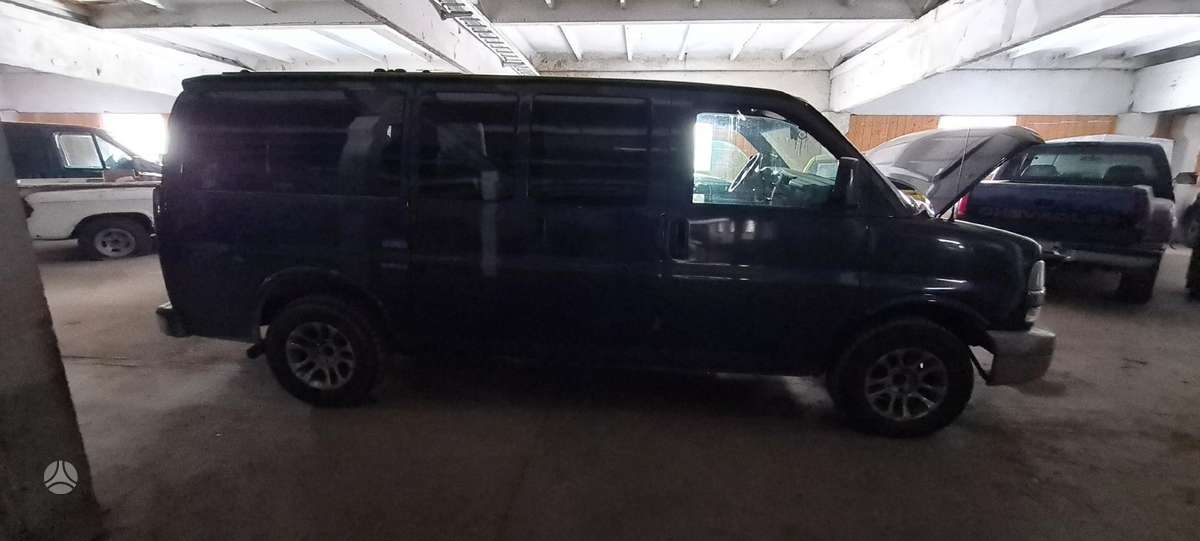 GMC Savana dalimis