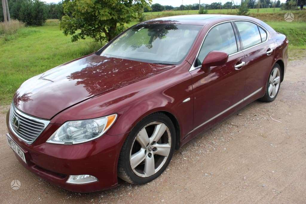 Lexus LS 460 dalimis