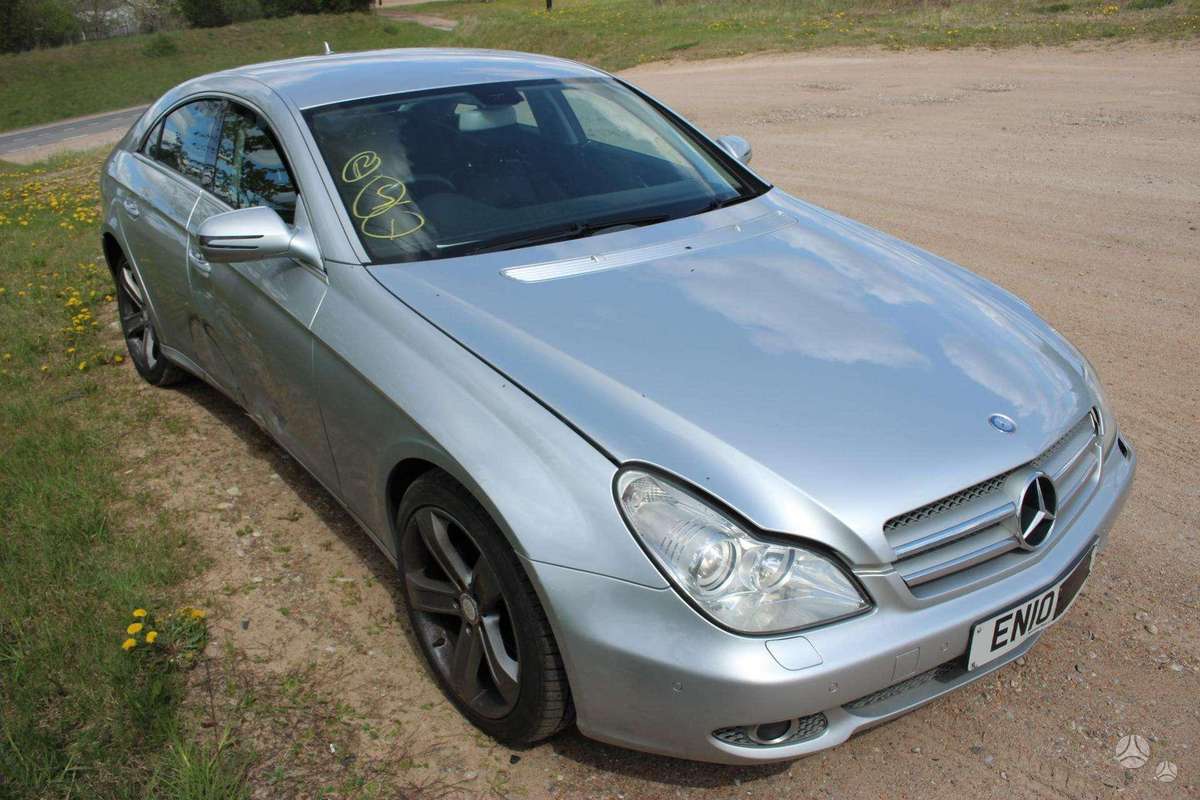 Mercedes-Benz CLS320 dalimis