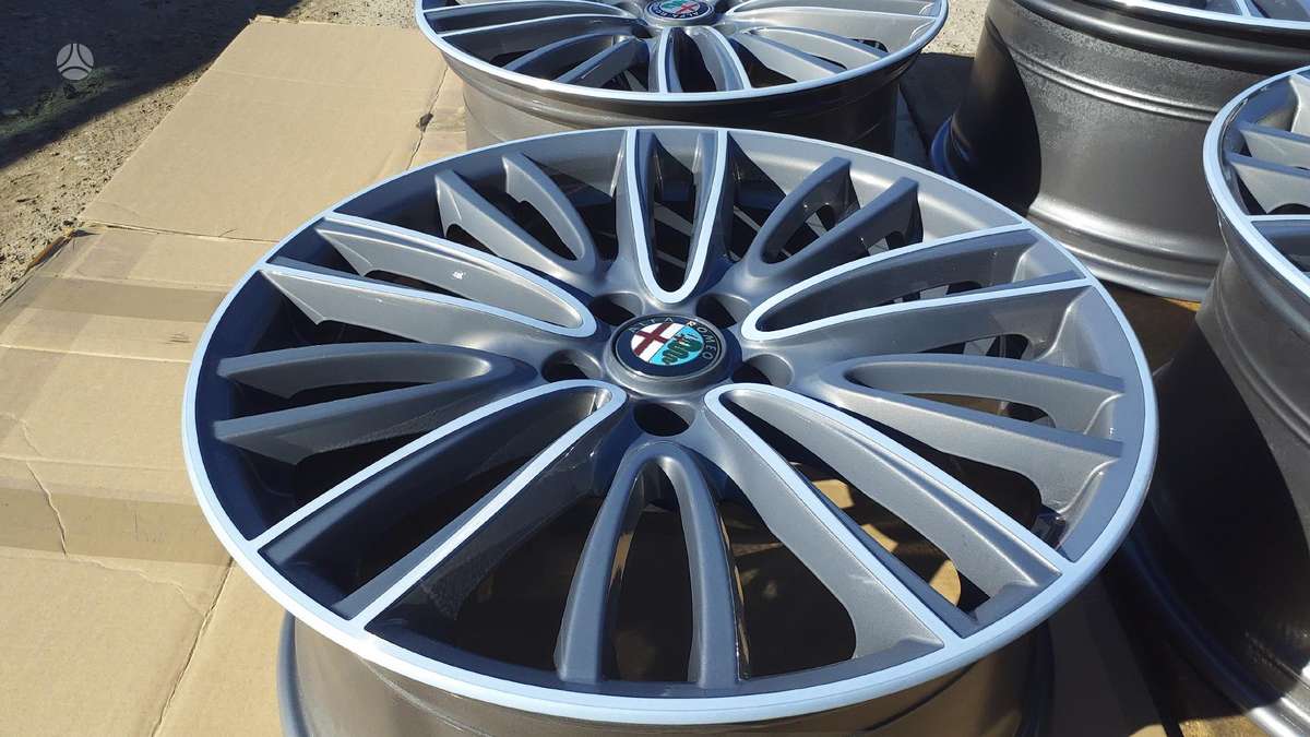 Alfa Romeo Giulia, light alloy, R18