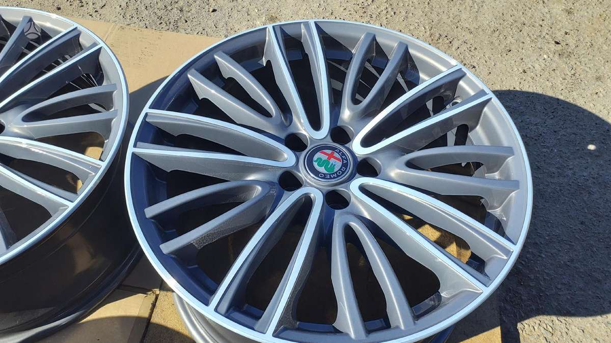 Alfa Romeo Giulia, light alloy, R18