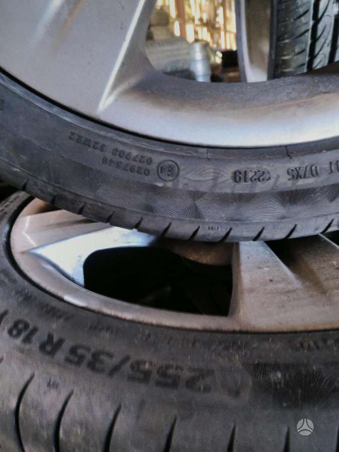 BMW 320 4 4 priekiniu zibintu nera
