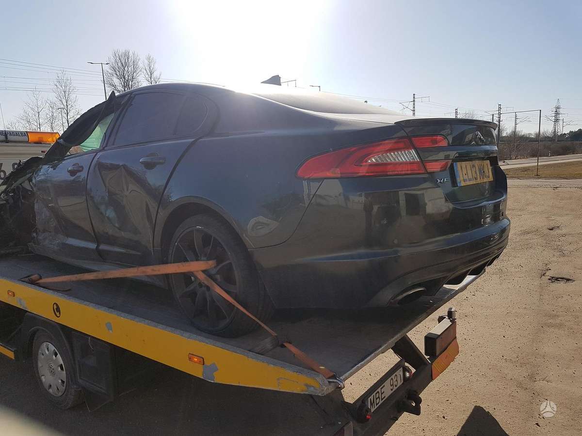 Jaguar XF Dalimis