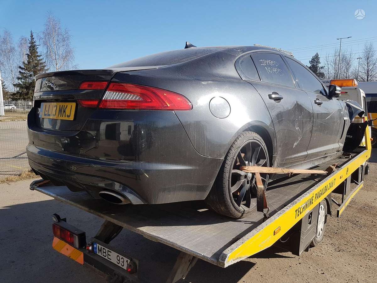 Jaguar XF Dalimis
