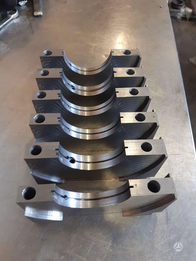 Subaru Forester variklio detalės