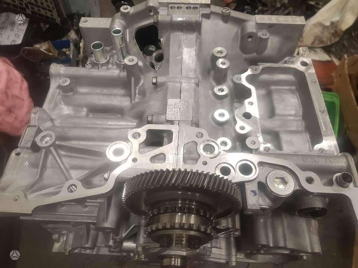 Subaru Forester variklio detalės