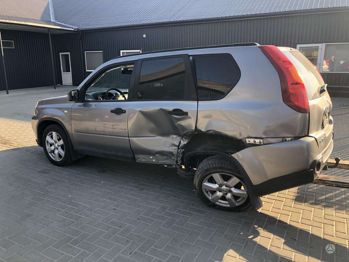 Nissan X-Trail for parts