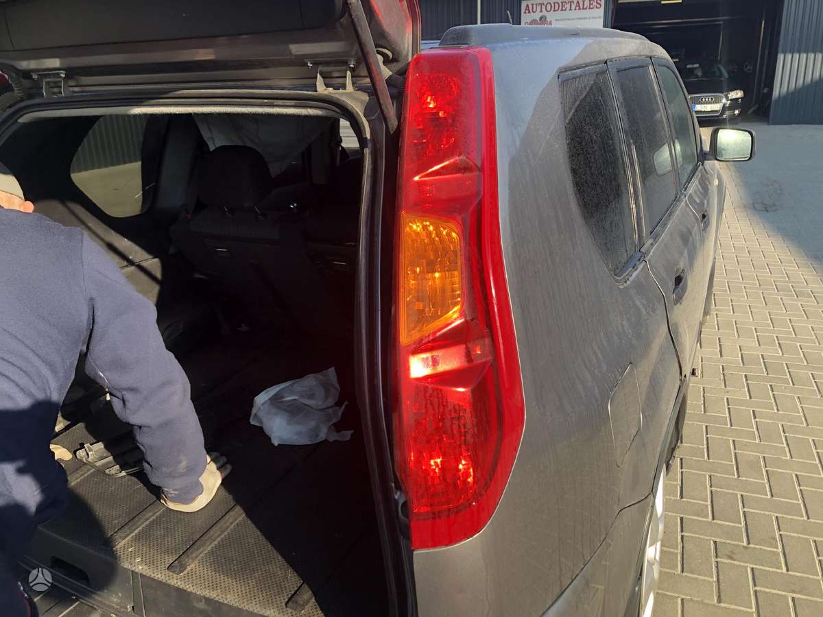Nissan X-Trail for parts