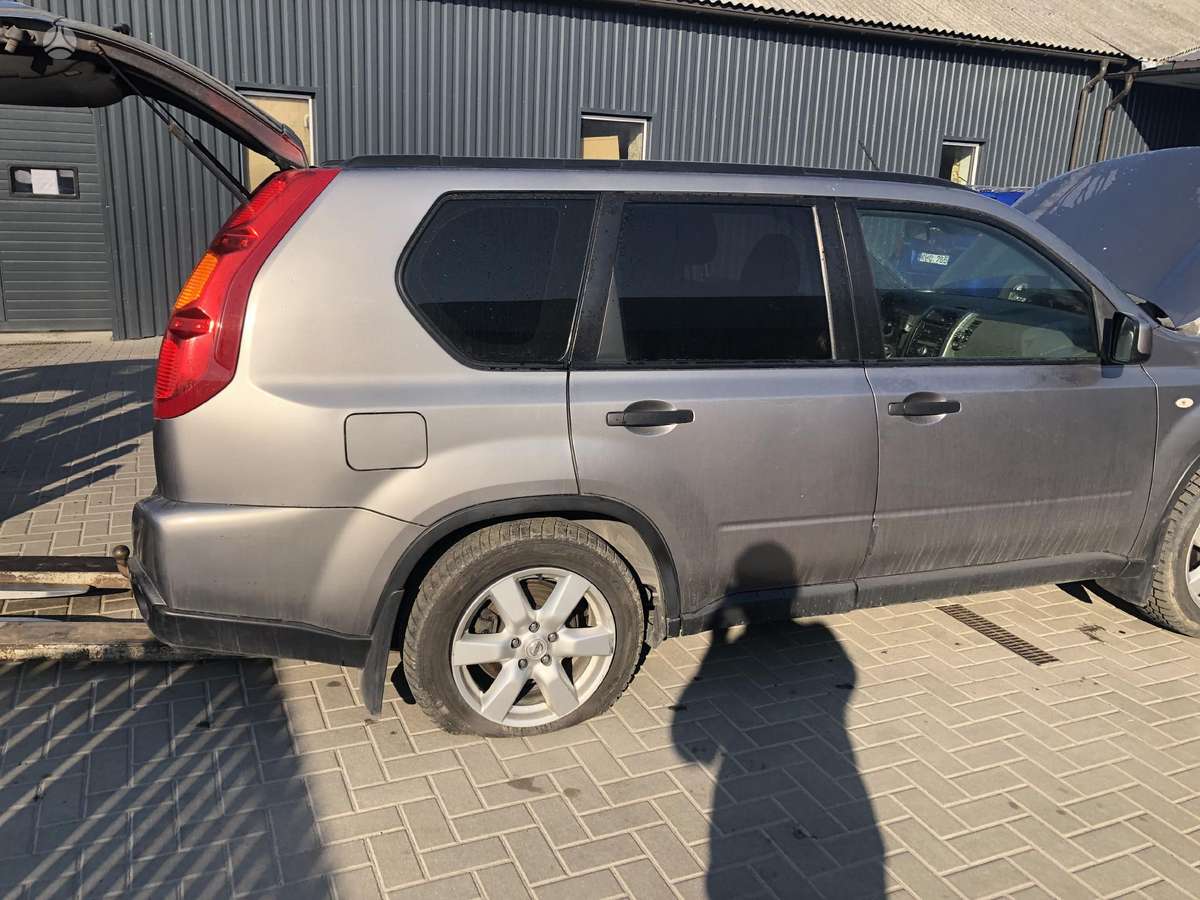 Nissan X-Trail for parts