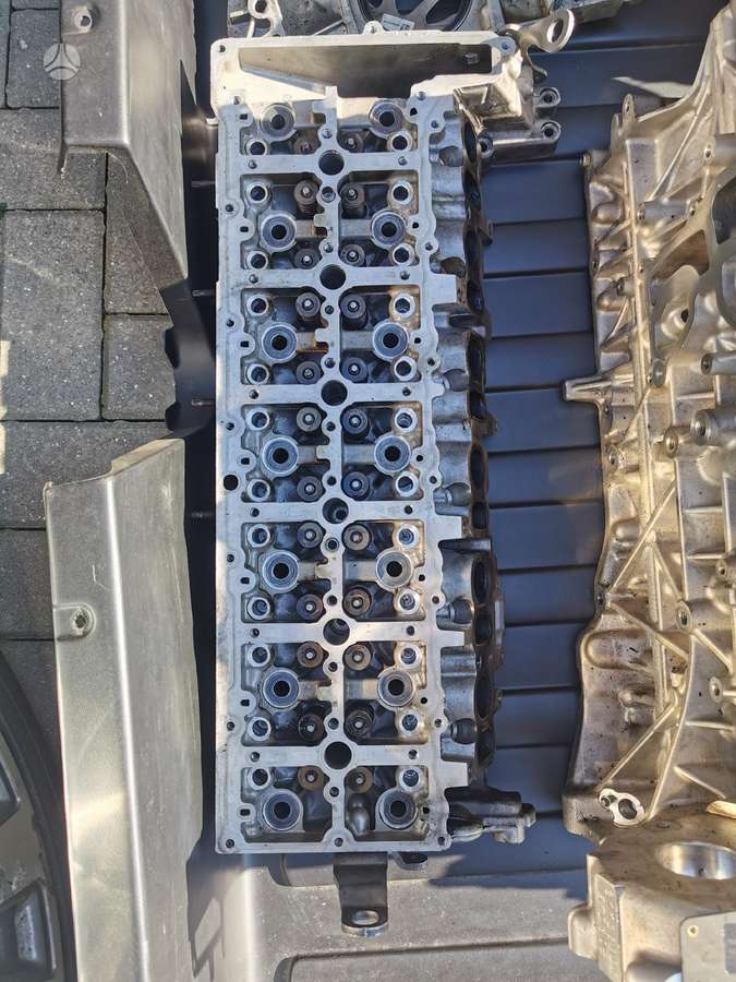 BMW X5 variklio detalės