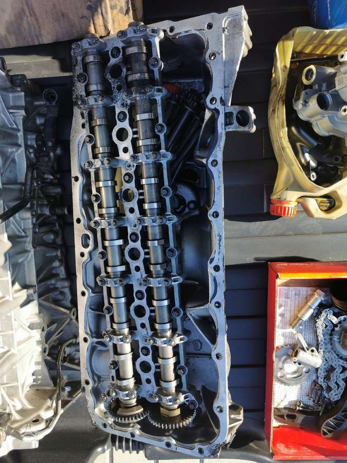 BMW X5 variklio detalės