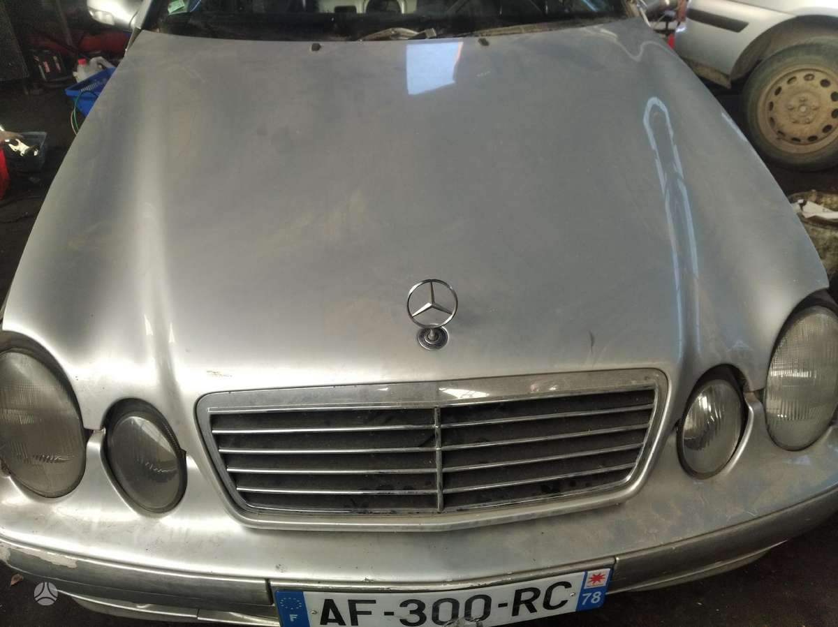 Mercedes-Benz CLK200 по частям