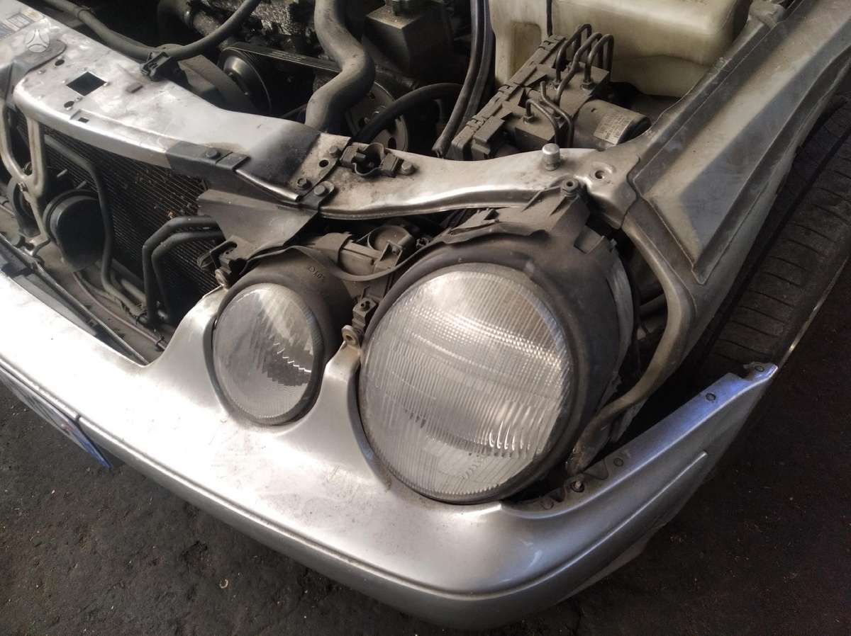 Mercedes-Benz CLK200 по частям