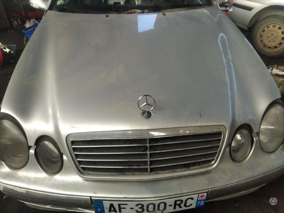 Mercedes-Benz CLK200 по частям