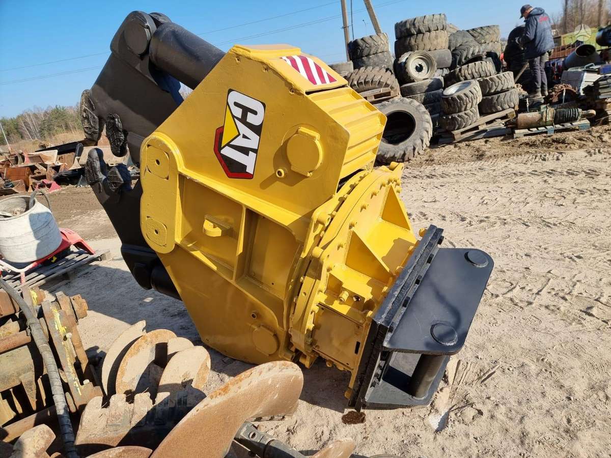 Caterpillar 330, hydraulic shears