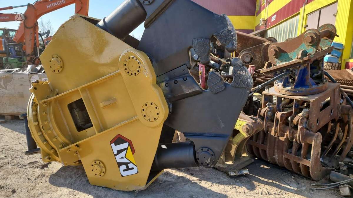 Caterpillar 330, hydraulic shears