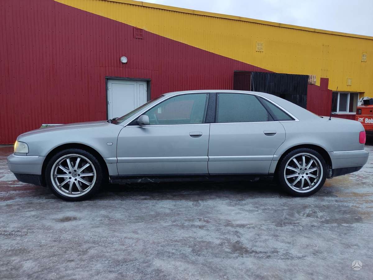 Audi A8 dalimis