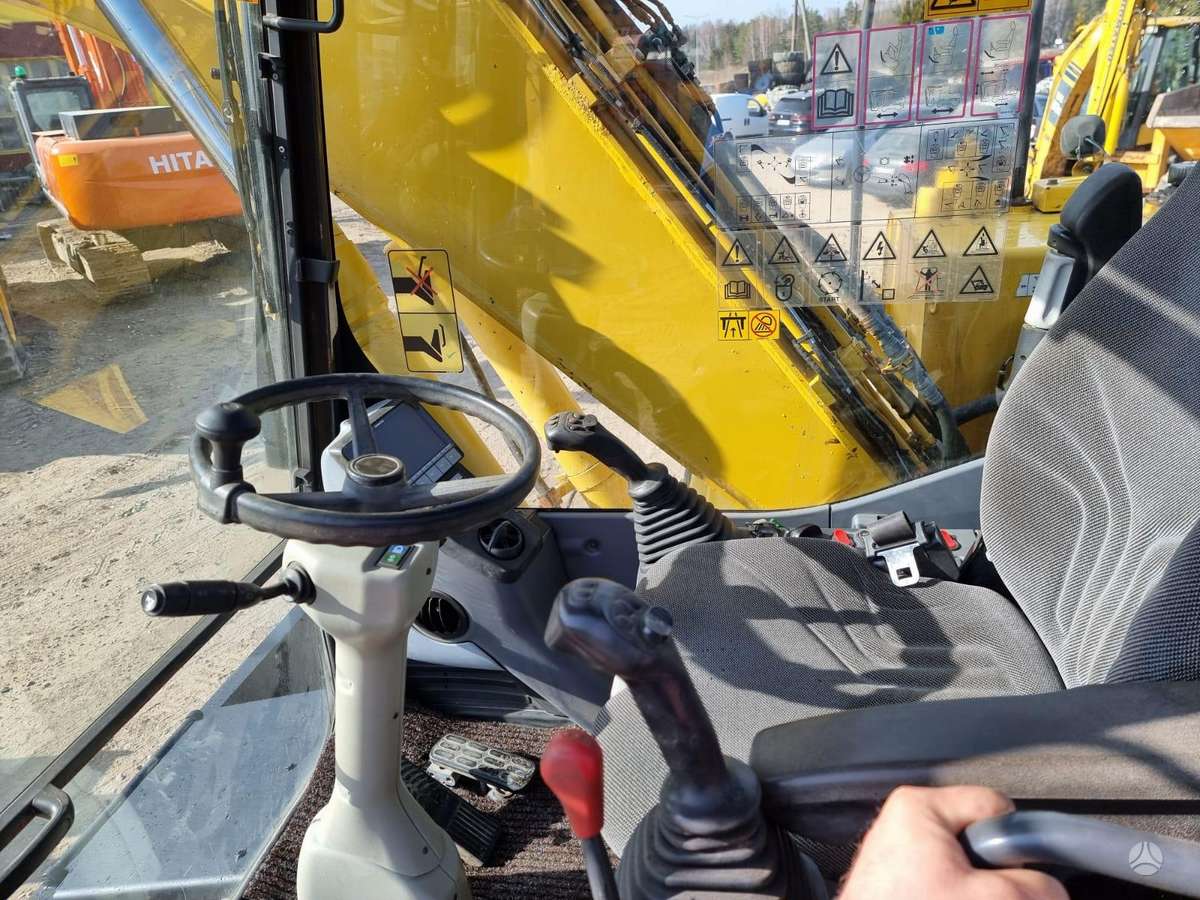 Komatsu PW 148-8, excavator