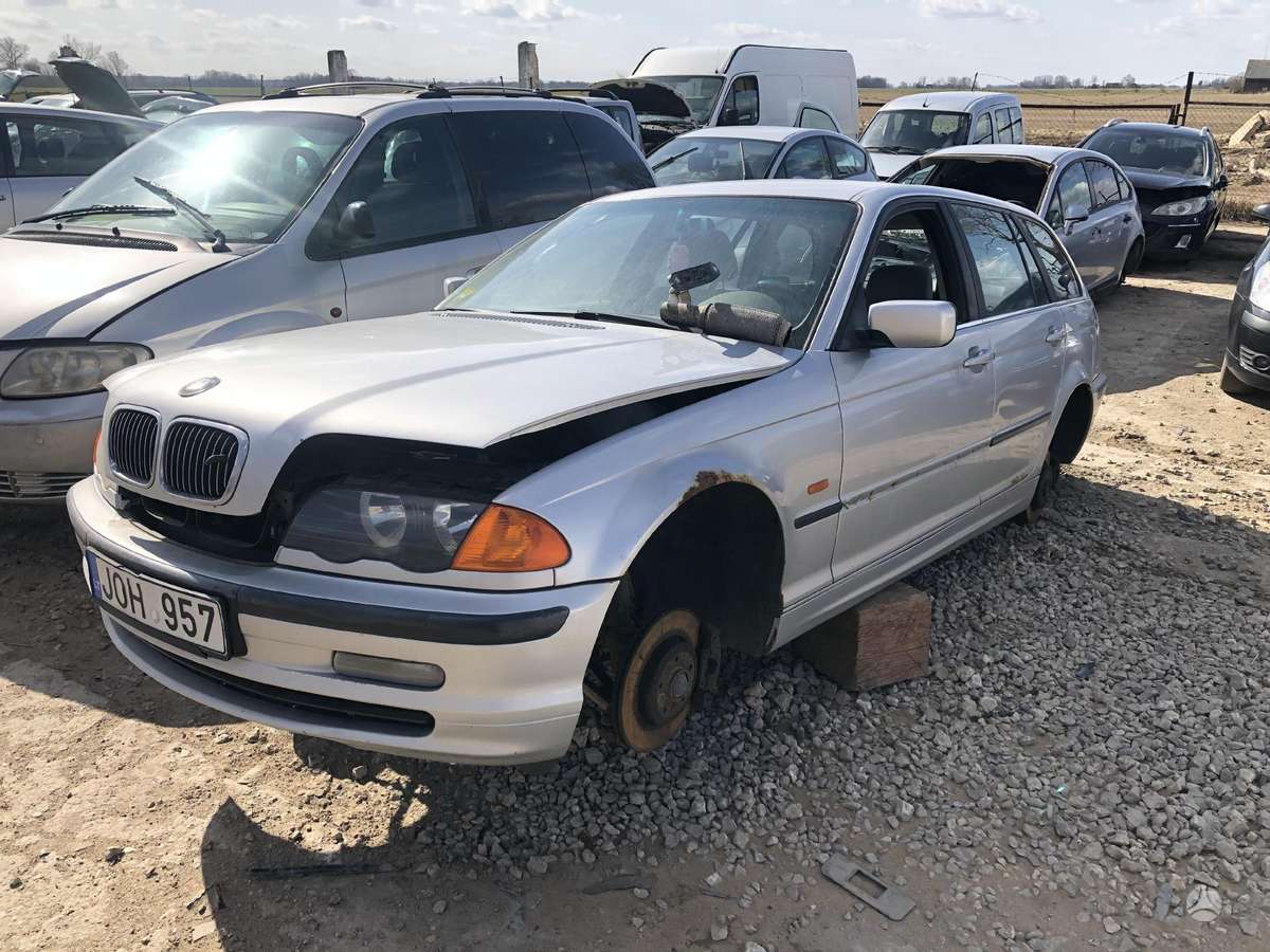BMW 330