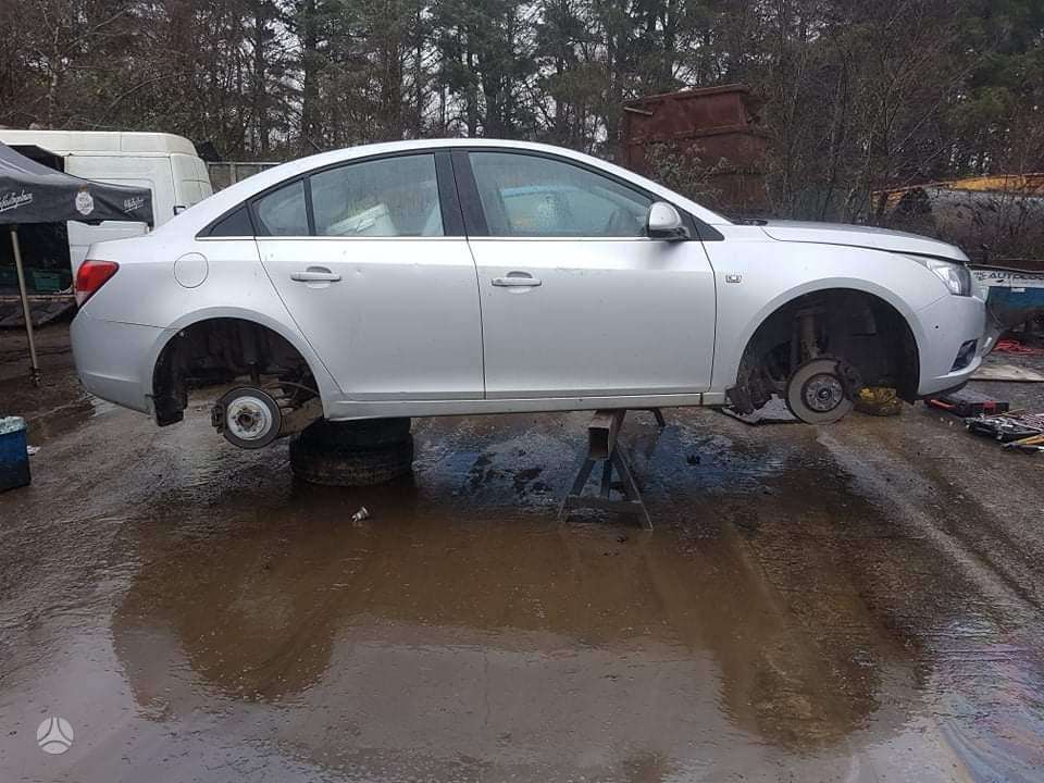 Chevrolet Cruze dalimis