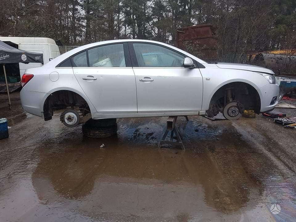 Chevrolet Cruze по частям