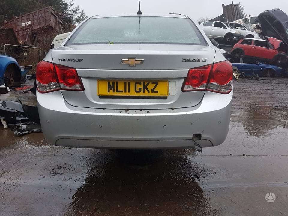 Chevrolet Cruze dalimis