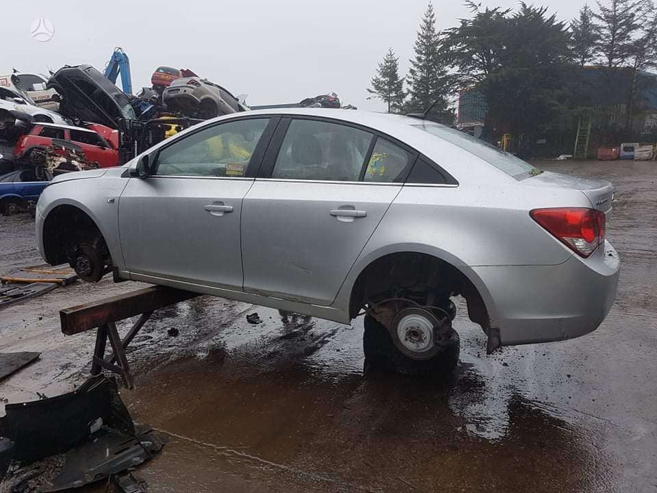Chevrolet Cruze dalimis