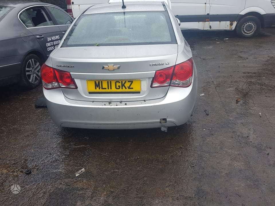 Chevrolet Cruze dalimis