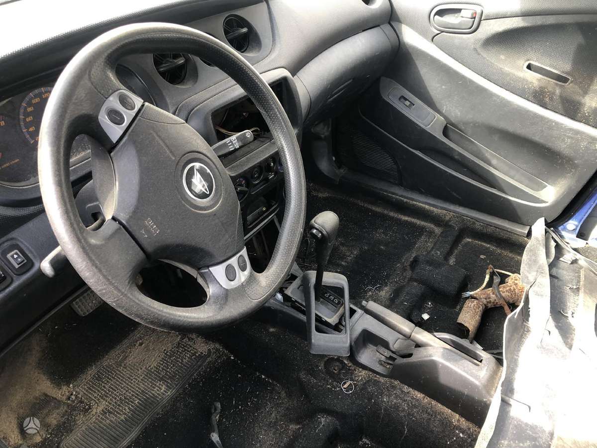 Daihatsu YRV