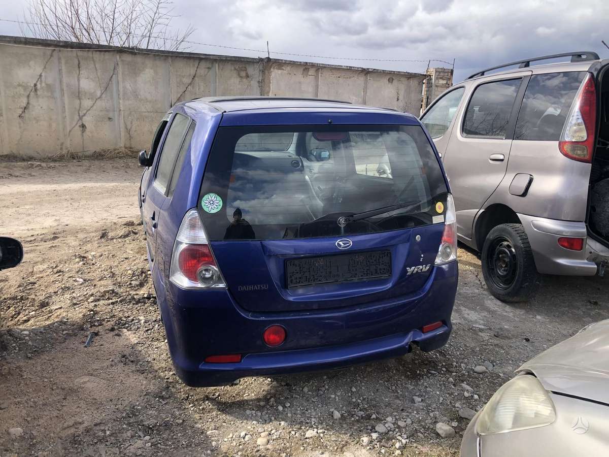Daihatsu YRV