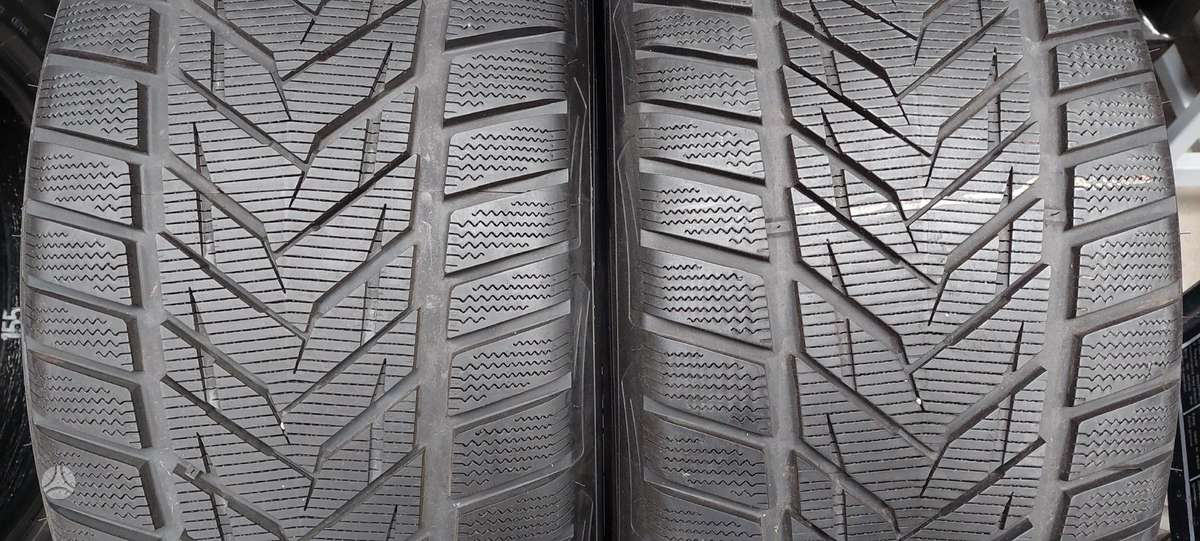 Vredestein, winter 295/35 R21