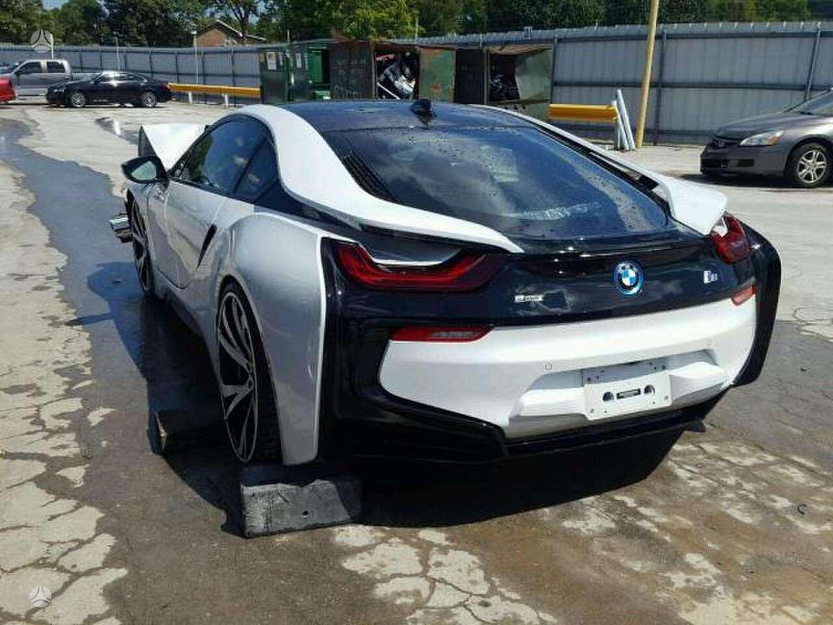 BMW i8