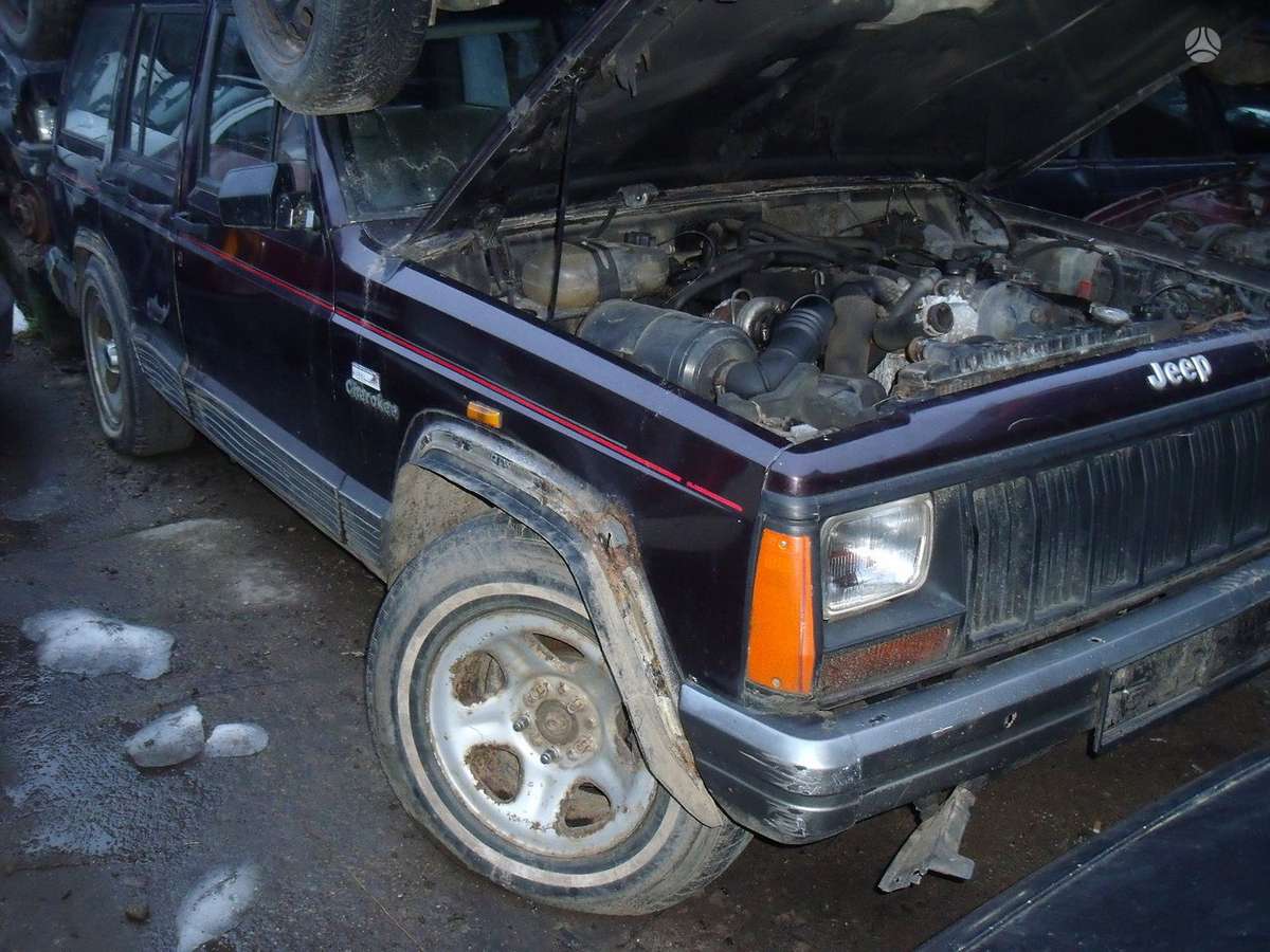 Jeep Cherokee 2 1 td dar vienas