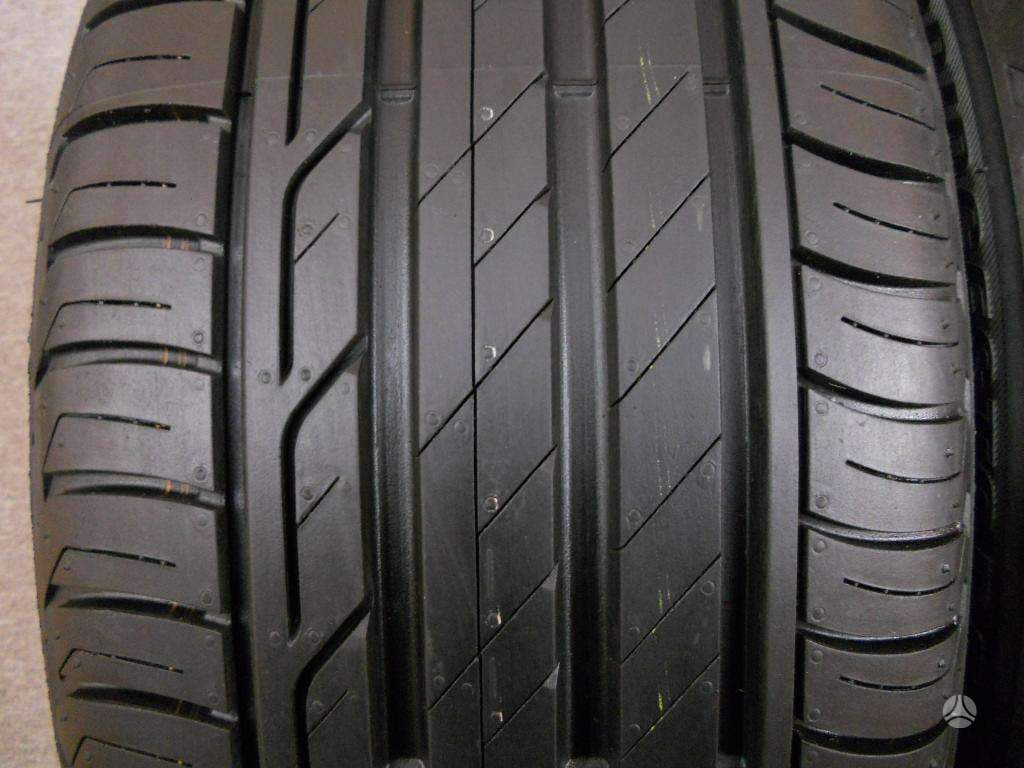 Bridgestone 95% T001, летние 225/55 R17