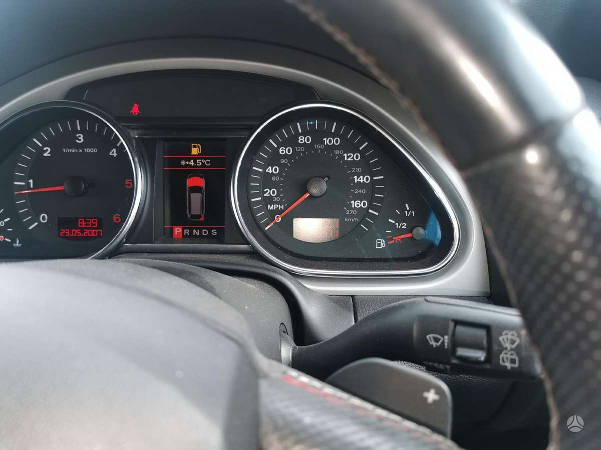 Audi Q7 dalimis. Sline