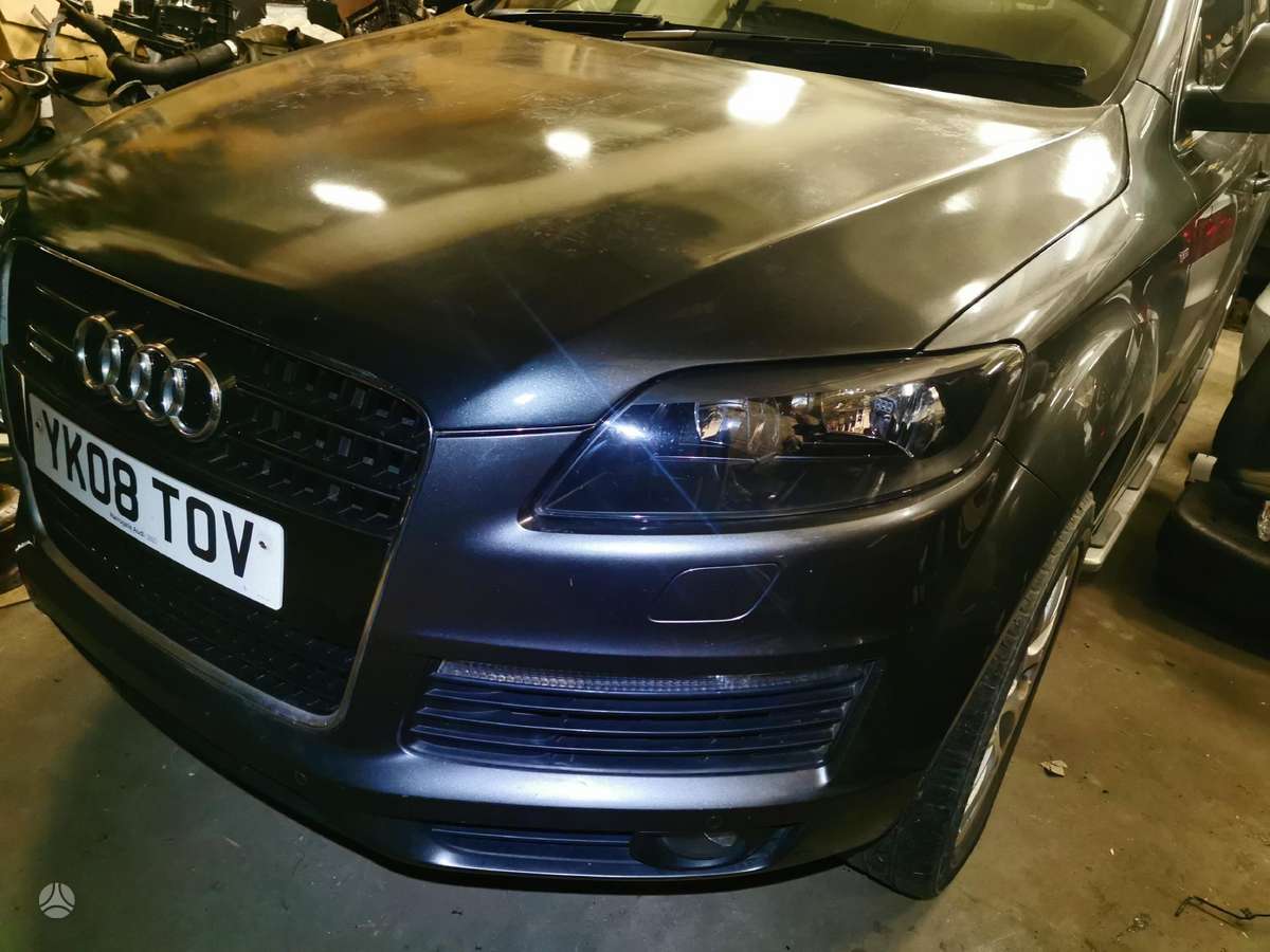 Audi Q7 dalimis. Sline